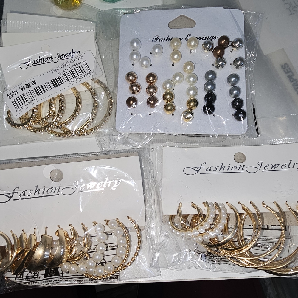 Fashion Jewelry Gold and Pearl Hoop Earrings